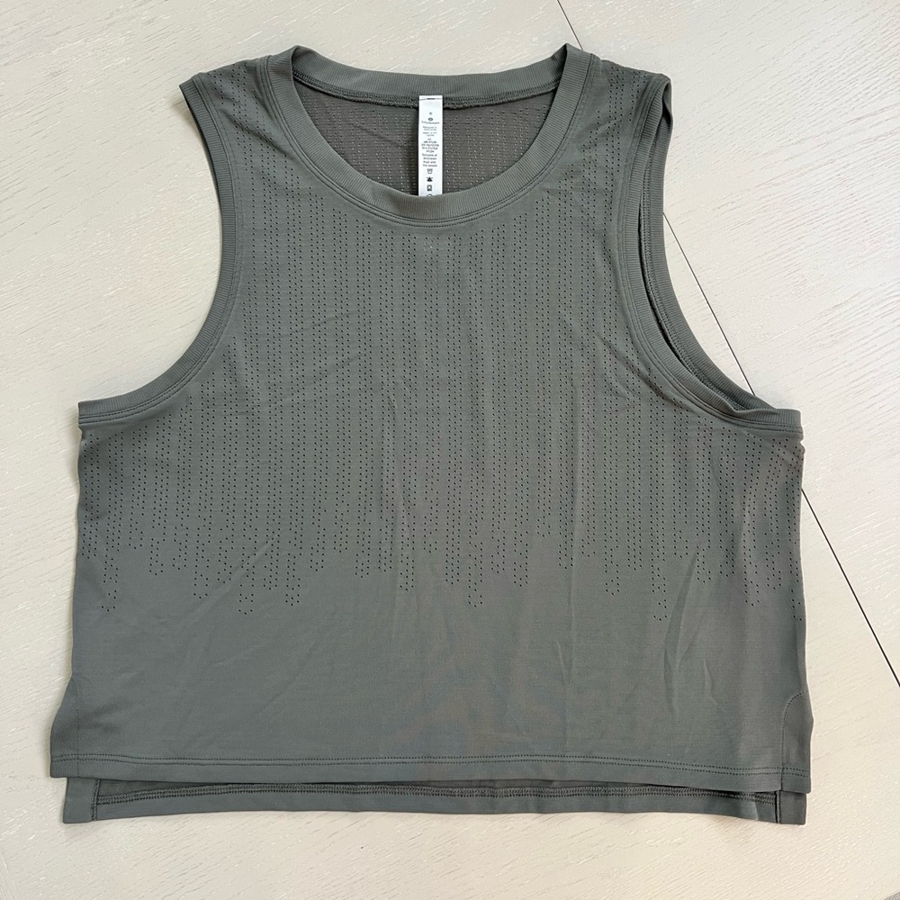 Lululemon cropped work out top